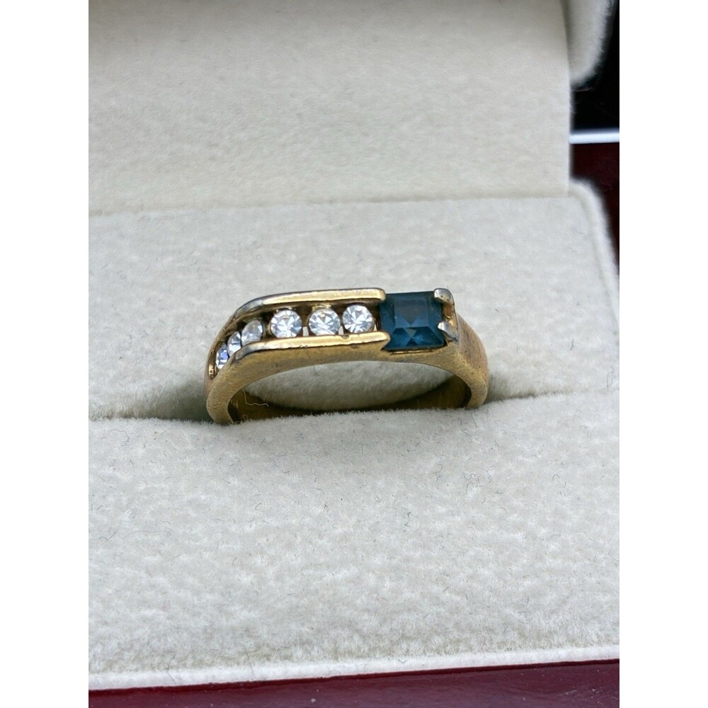 Multi Stone Clear Princess Blue Gold Tone Costume Wedding Band “Roman” Sz 7.75
